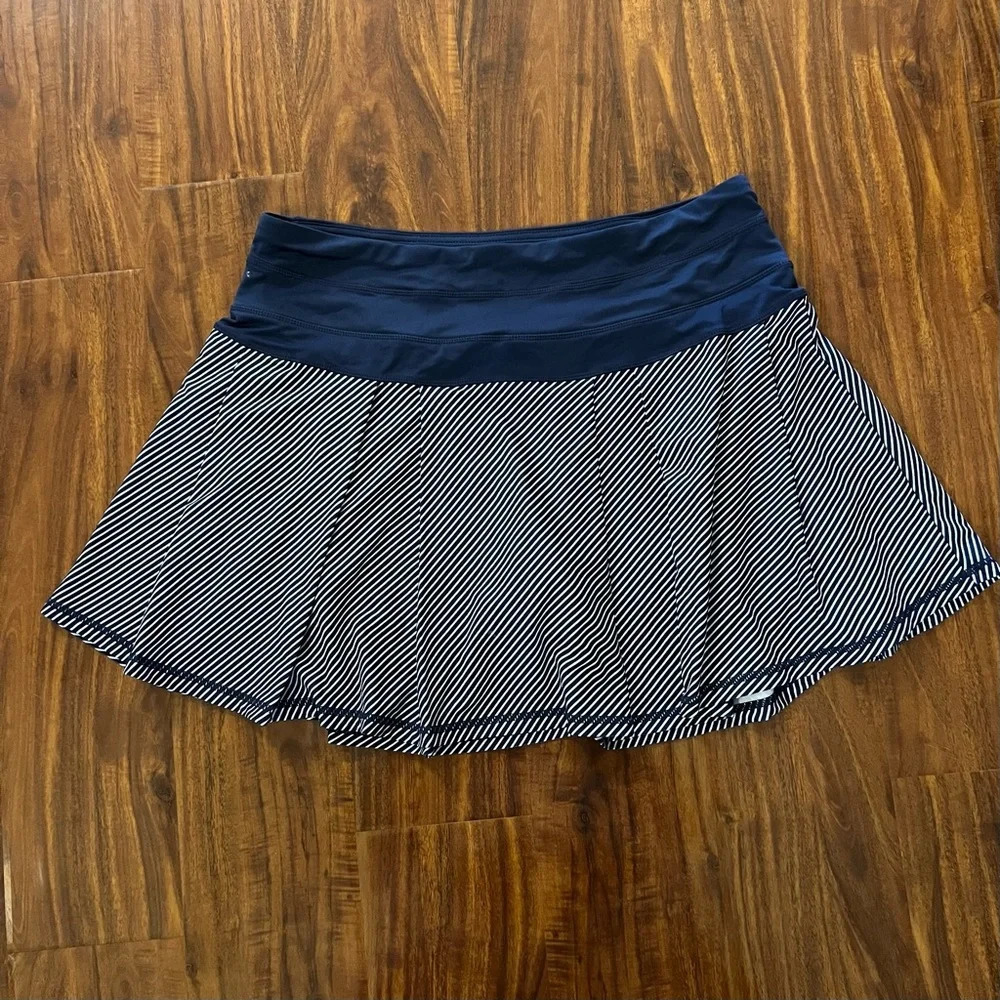 Kyodan Athletic Tennis Skort Skirt Womens size large Navy Blue and White Stripe